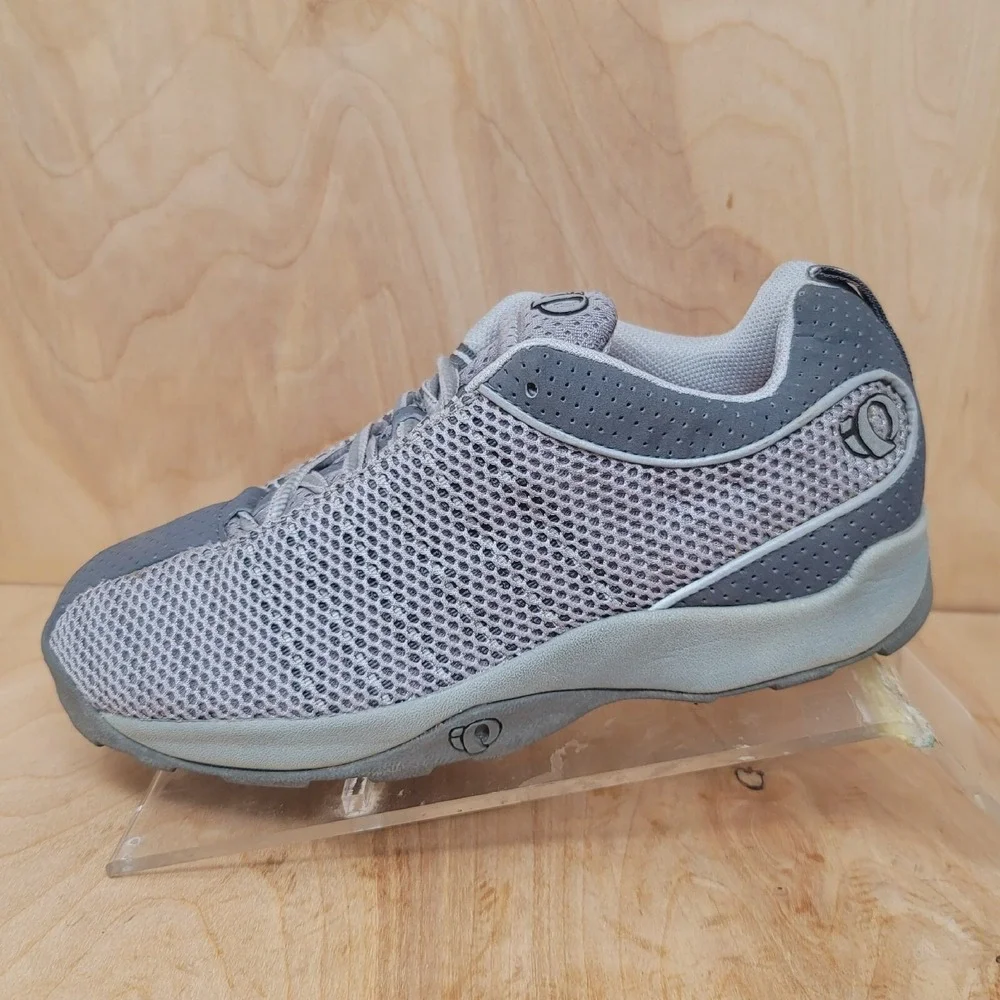 Pearl Izumi Mens Cycling Shoes 8.5 M Gray 5052 Lace Up Low Top Mesh Sneakers
